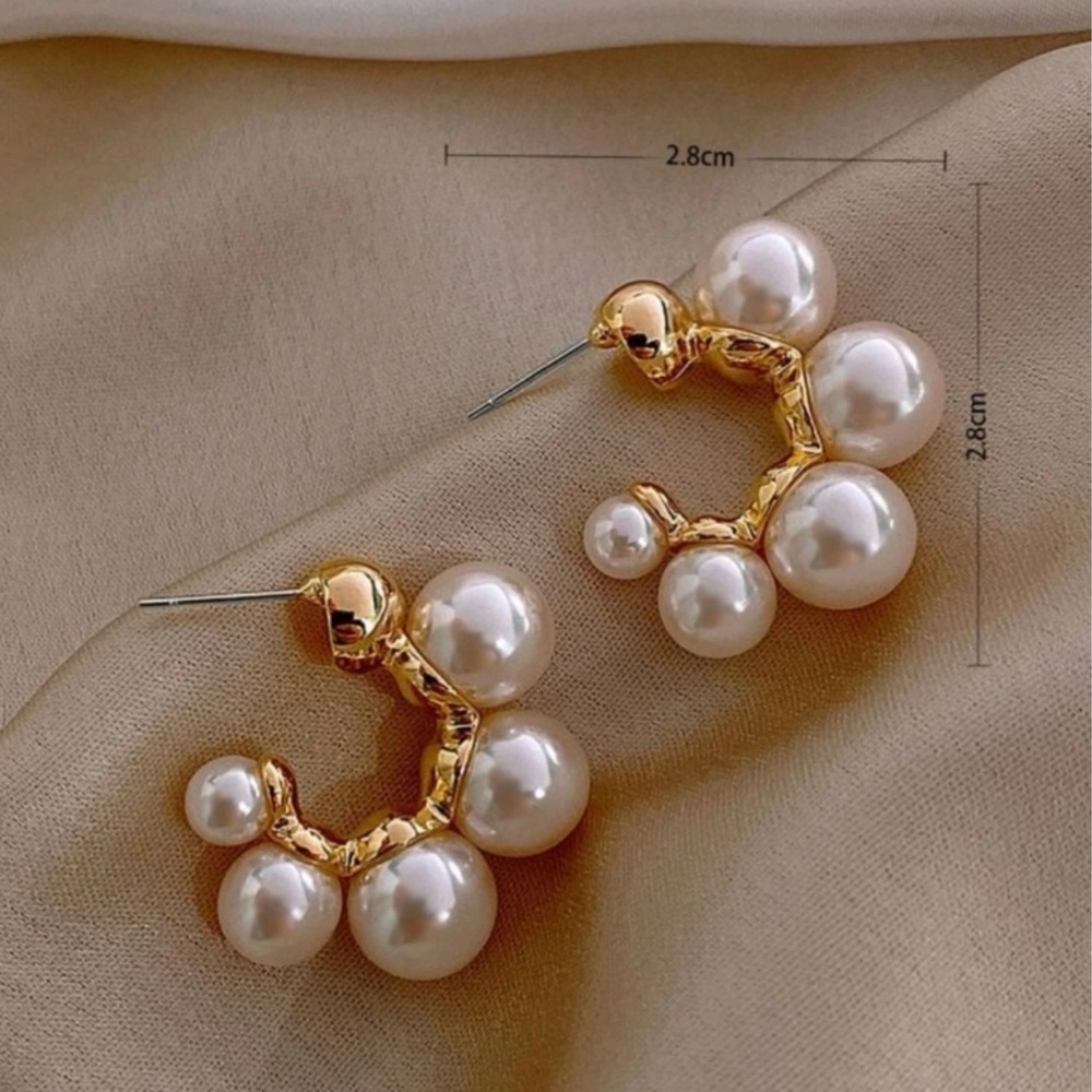 Anthropologie Viv Minimalist Classy Pearl Stud half hoop earrings